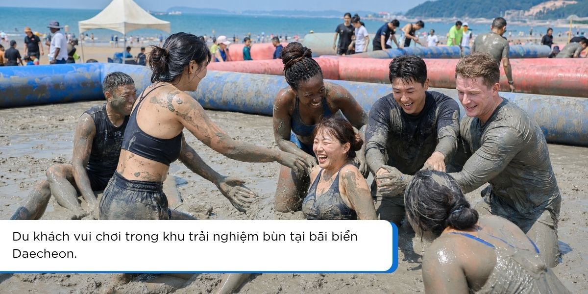 Không khí lễ hội bùn Boryeong với các hoạt động vui chơi ngoài trời