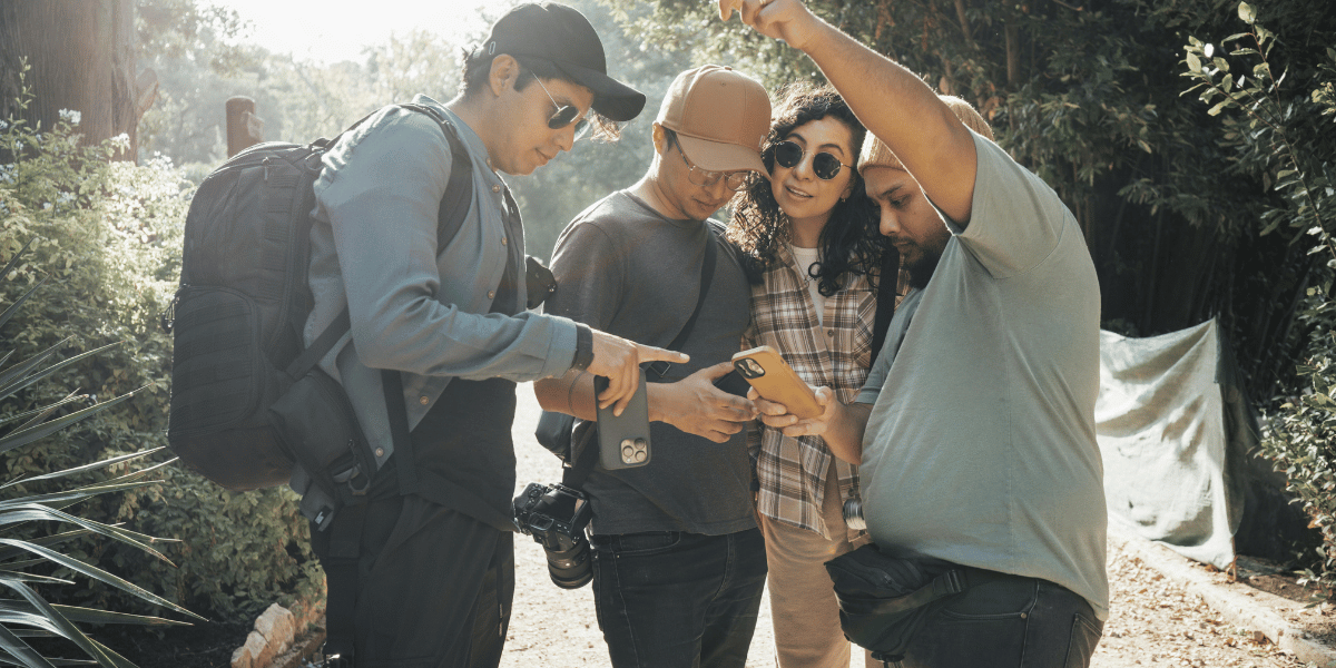 Sử dụng eSIM để kết nối internet thuận tiên khi du lịch nhiều nước.