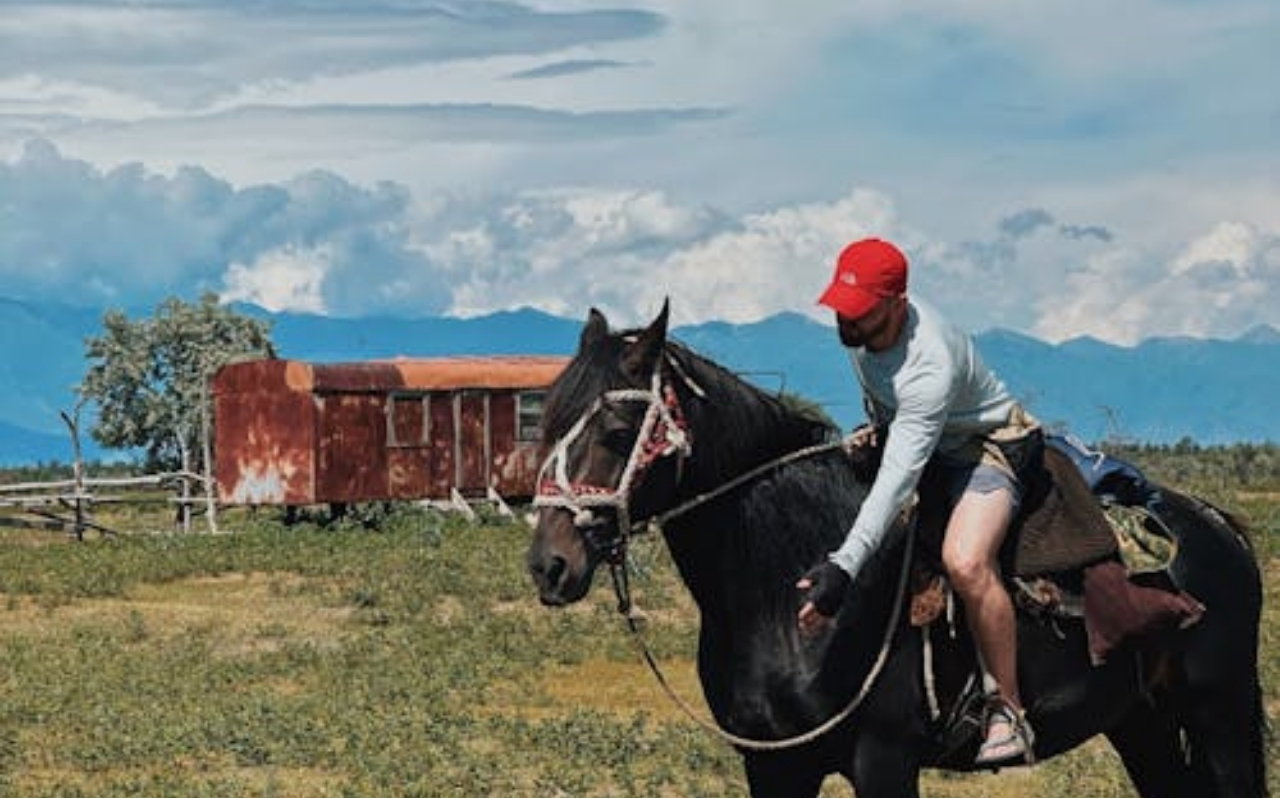kyrgyzstan horse trek on a mountain pass