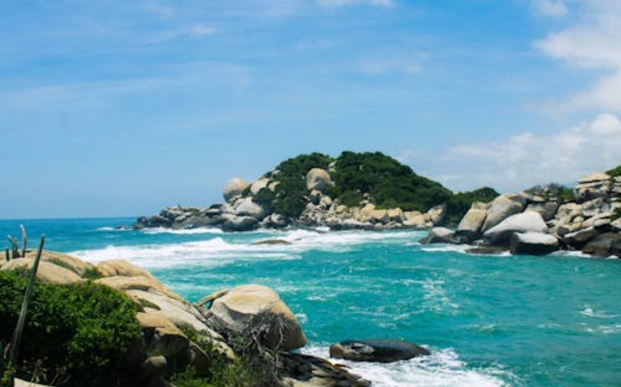 Visitors walking toward the beach inside Tayrona National Park